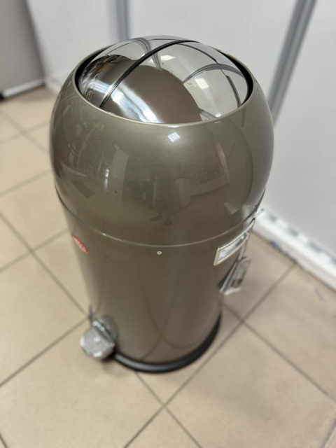 Wesco Kickmaster kosz na śmieci ze stali powlekanej proszkowo, 33 l, srebrny Wesco Kickmaster kosz na śmieci ze stali powlekanej proszkowo, 33 l, srebrny