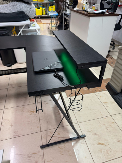 Bestier Biurko Gamingowe L-Shaped 130 cm RGB z Półką Bestier Biurko Gamingowe L-Shaped 130 cm RGB z Półką