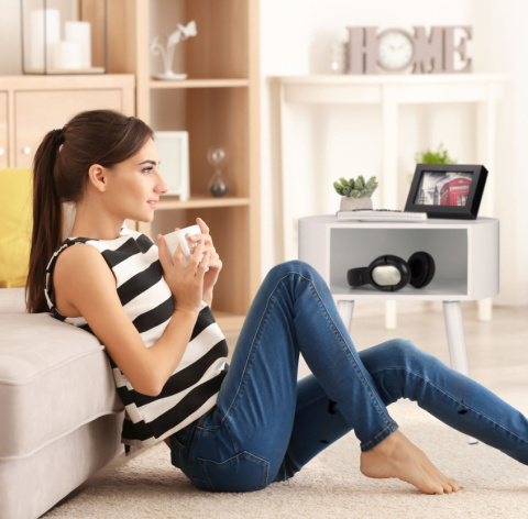 Stolik kawowy Relaxdays – biały, nowoczesny, z półką Stolik kawowy Relaxdays – biały, nowoczesny, z półką