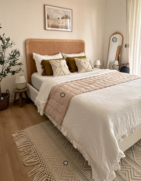 Lustro ścienne Beliani LIVRY – złote, 51×114 cm, metalowa rama, styl vintage Lustro ścienne Beliani LIVRY – złote, 51×114 cm, metalowa rama, styl vintage