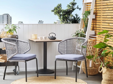 Stolik Bistro Beliani PALMI 60x60 cm Imitacja Drewna Brązowy Ogrodowy Stolik Bistro Beliani PALMI 60x60 cm Imitacja Drewna Brązowy Ogrodowy