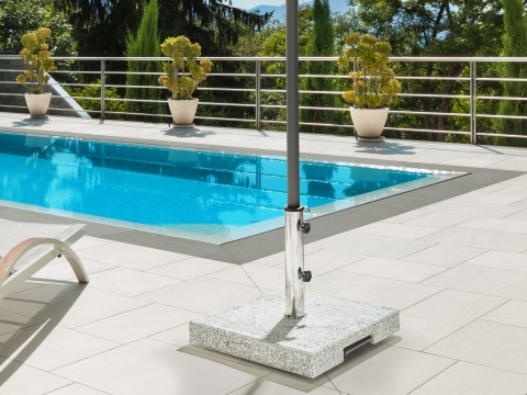 Baza Podstawka pod Parasol Ogrodowy Beliani CERZETO 30 kg Kwadratowa Granitowa Szara z Kółkami