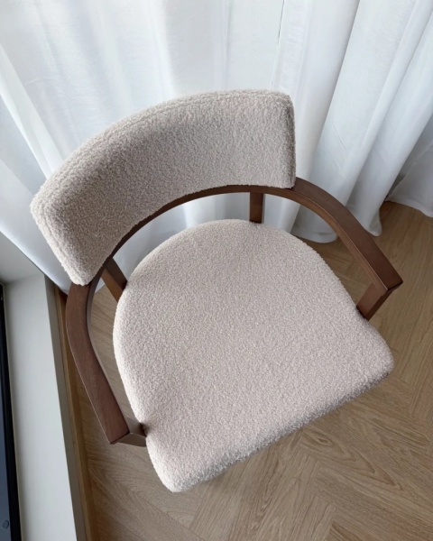 Beliani Krzesło do jadalni DALBO Boucle Ciemnobrązowe/Jasnobeżowe