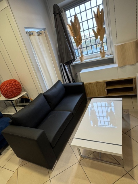 Beliani Sofa Helsinki – 3-osobowa, skóra naturalna, czarna, nowoczesna